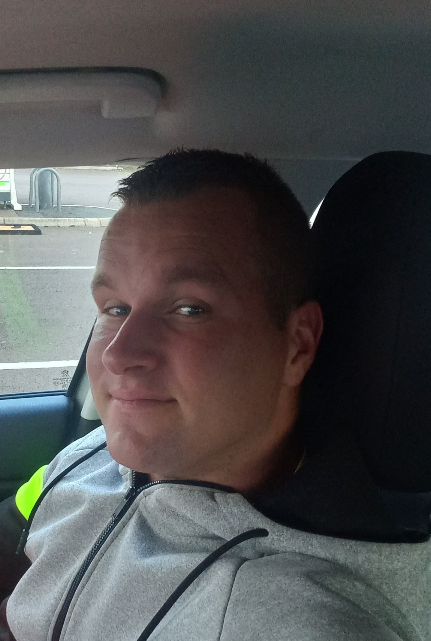 Profil de Lassana, 41 ans, Rencontre célibataire à Tschappina (Grisons)