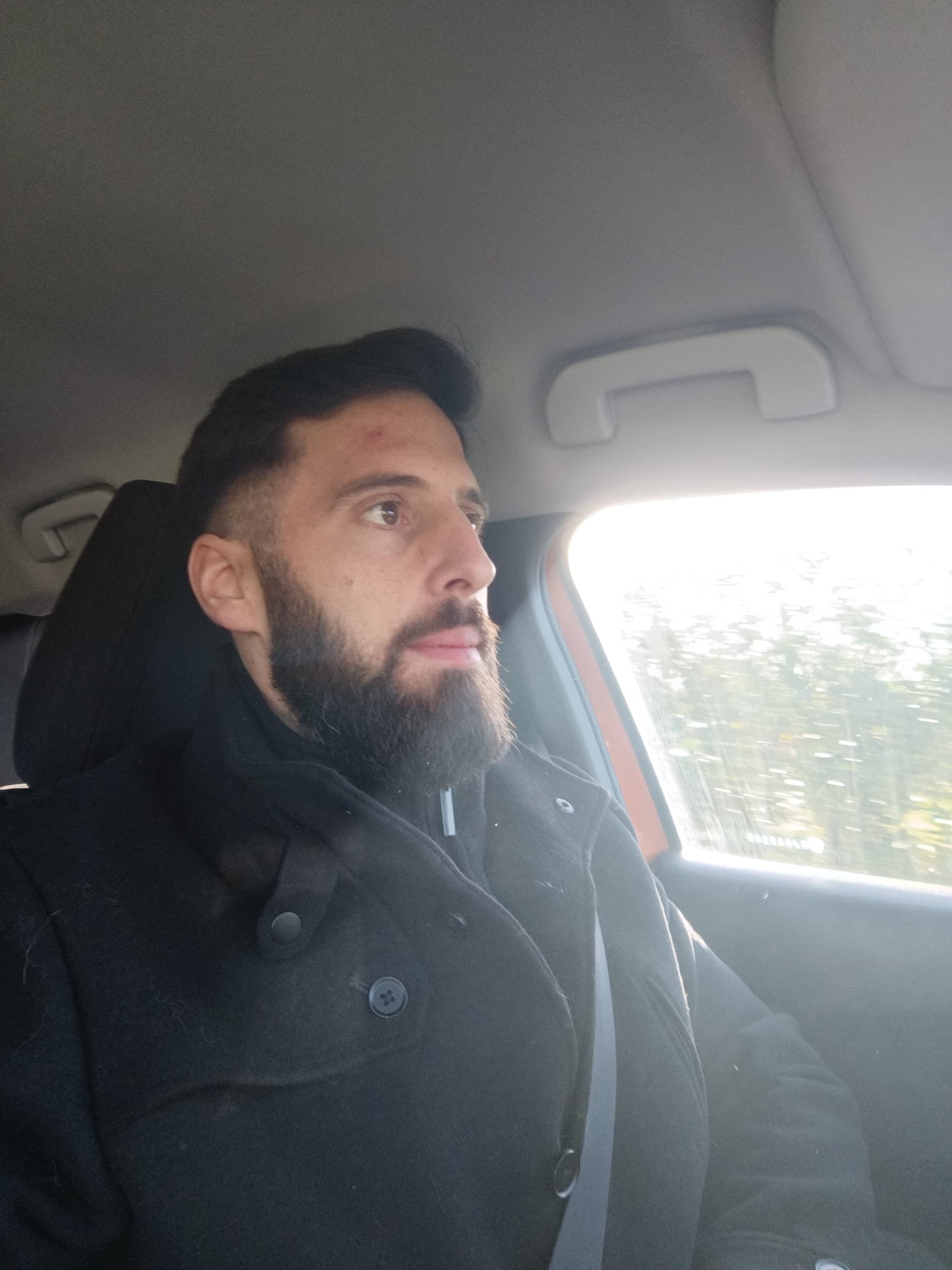 Profil de Emmanuel, 18 ans, Rencontre célibataire à Pigniu (Grisons)